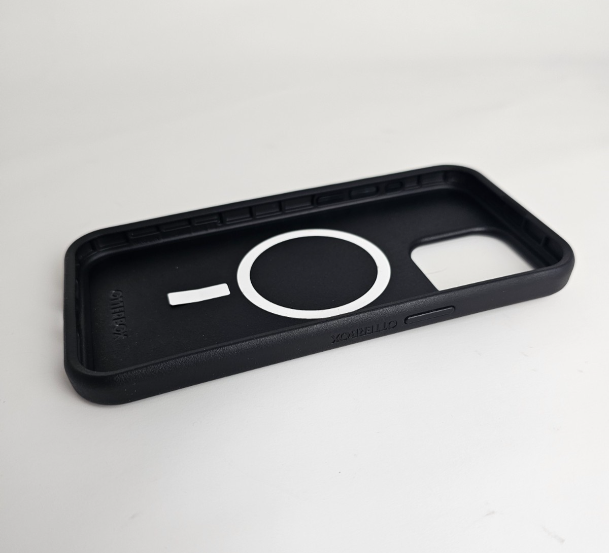 iPhone 15 Pro Max Otterbox Symmetry Case Black - Image 9