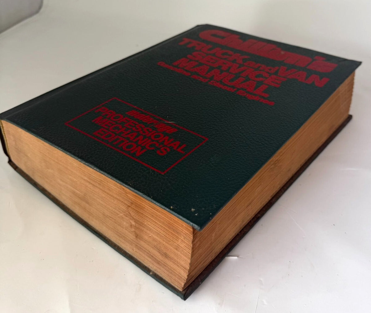 Chilton's Truck & Van Service Manual Professional Mechanics Edition 1975-84 T358