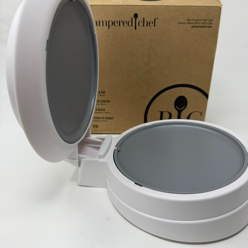New in Box Pampered Chef Close & Cut #1118 Multipurpose Food Holder and Slicer