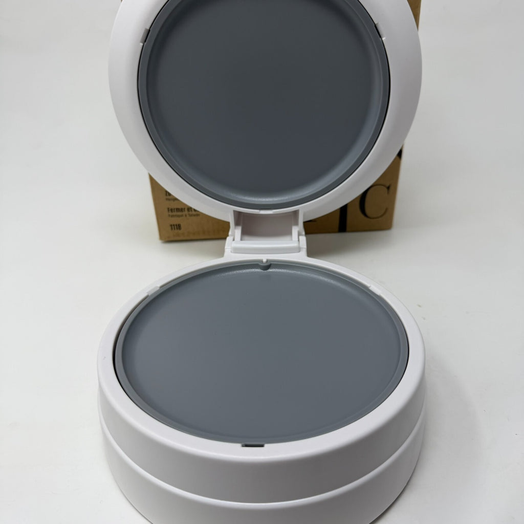 New in Box Pampered Chef Close & Cut #1118 Multipurpose Food Holder and Slicer