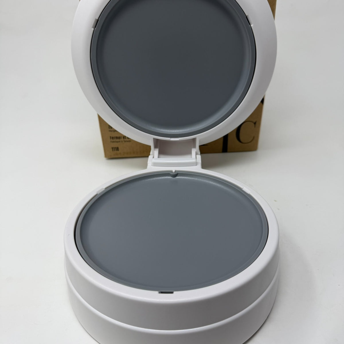 New in Box Pampered Chef Close & Cut #1118 Multipurpose Food Holder and Slicer