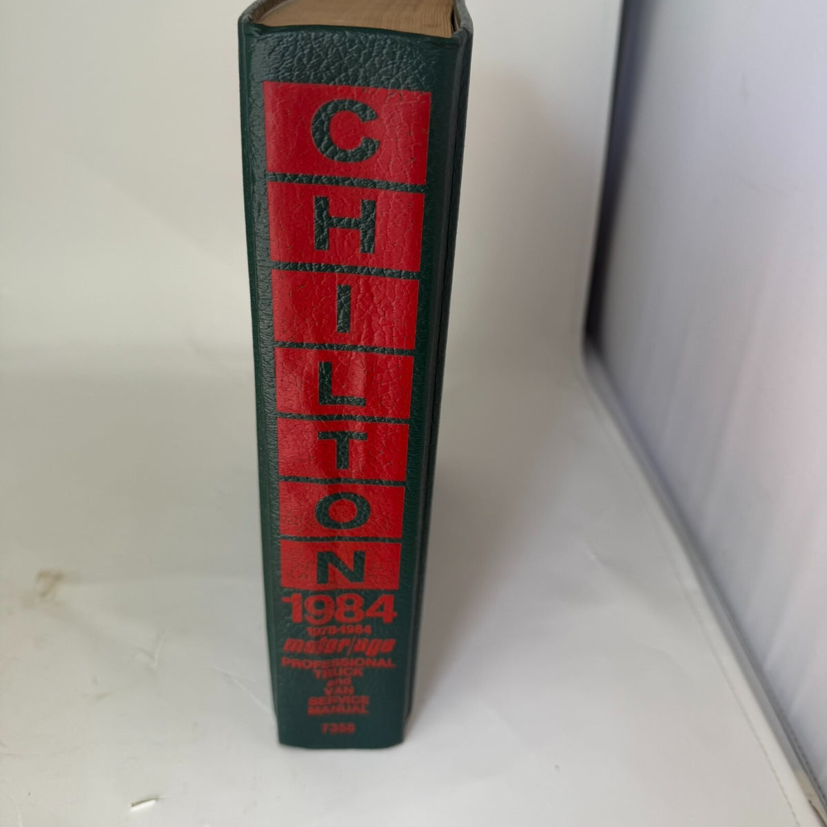 Chilton's Truck & Van Service Manual Professional Mechanics Edition 1975-84 T358